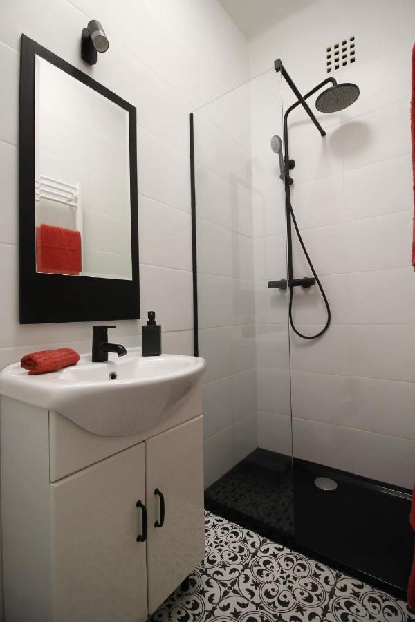 Viktoria Studioapartman Győr Buitenkant foto